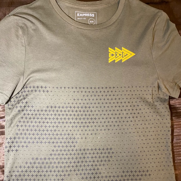 Express Other - T-Shirt Express